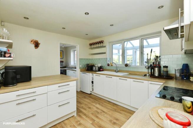 4 bed Detached for sale Image 7