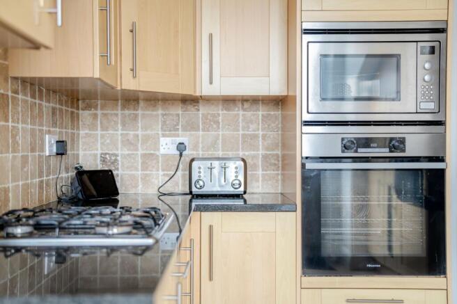 3 bed Flat for sale Image 8