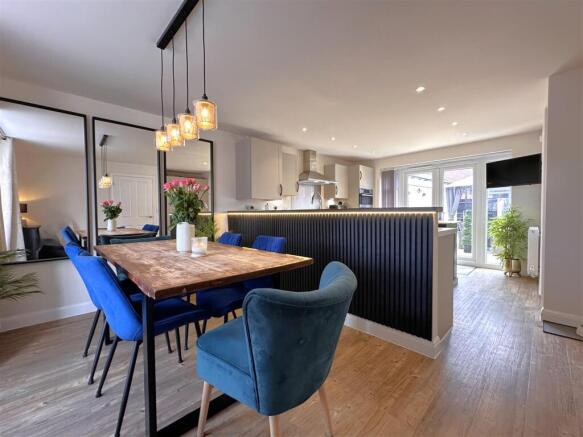 Open-Plan Dining Kitchen 381