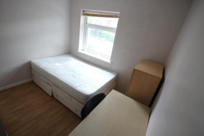 4 bed Semi-Detached to rent Image 6