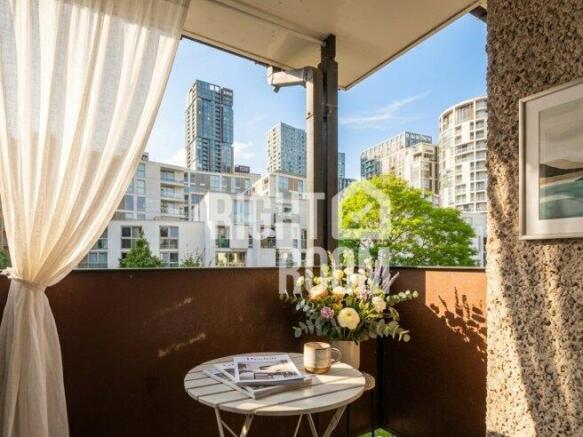 room-2-flat-12-gilbertson-house-e14-8pl-1064321
