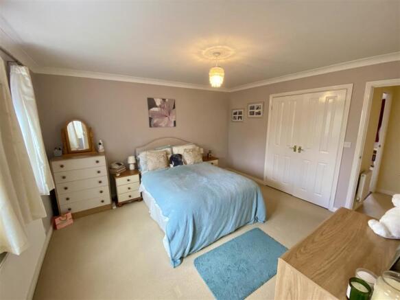 PRINCIPAL BEDROOM