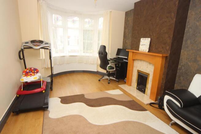 LOUNGE/DINING ROOM