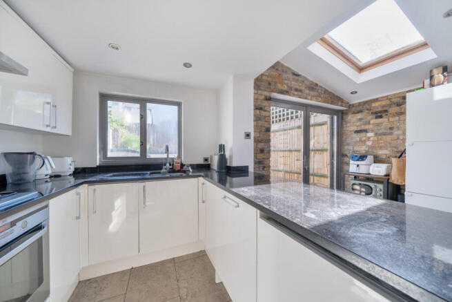 1439725-18-69d519...