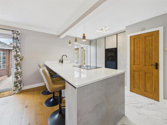 3 bed Semi-Detached for sale Image 4