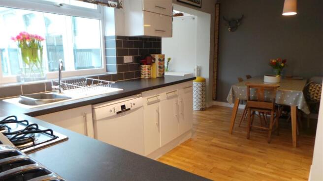 KITCHEN/FAMILY ROOM