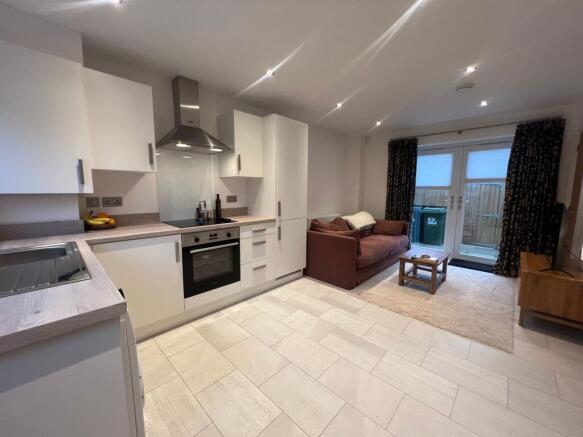 OPEN-PLAN LIVING KITCHEN ROOM