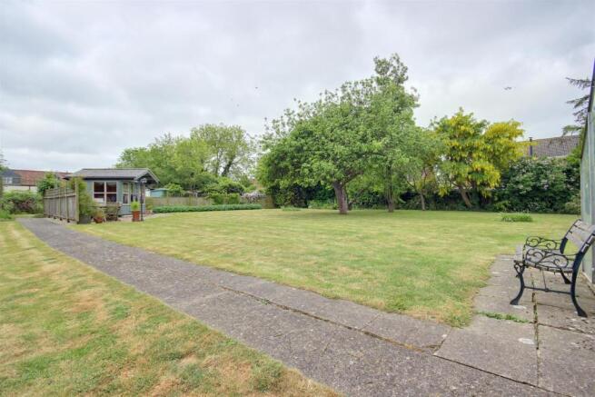 4 bed Detached for sale Image 9