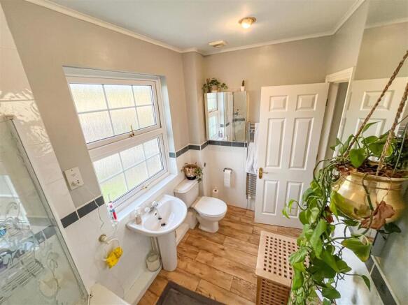 4 bed Detached to rent Image 4
