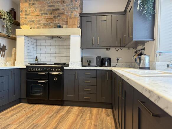 3 bed Terraced for sale Image 8