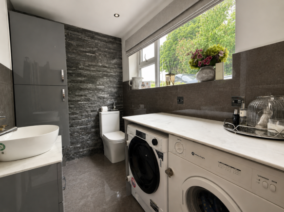 4 bed Detached for sale Image 10