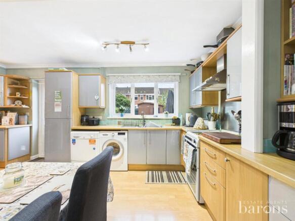 Kintyre Close, Oakley, Basingstoke, Hampshire, RG23 photo 2