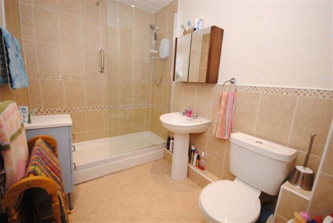 COMBINED SHOWER ROOM
