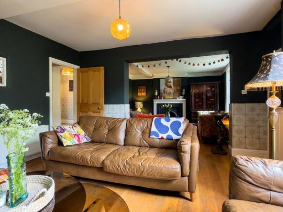 5 bed Semi-Detached for sale Image 8