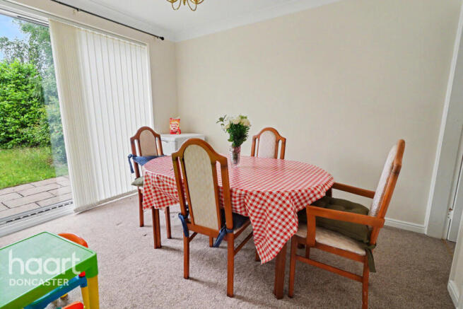 4 bed Detached for sale Image 8