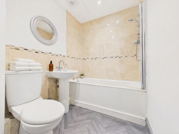 2 bed Flat for sale Image 7