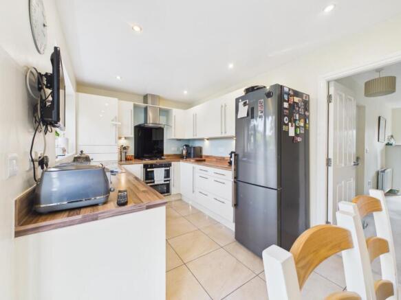 4 bed Semi-Detached for sale Image 5