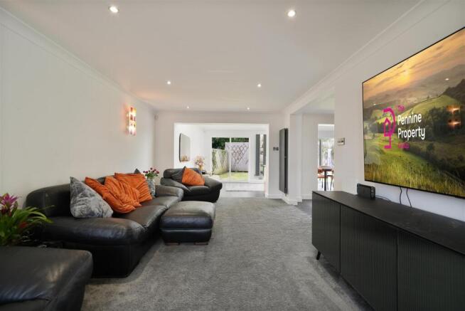 4 bed Detached for sale Image 5