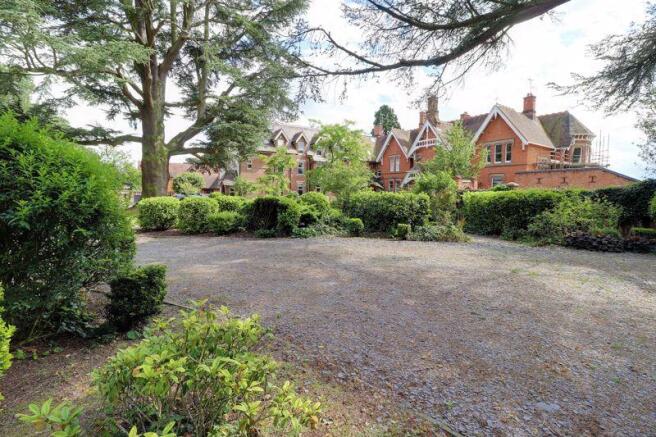 Gardens/Driveway