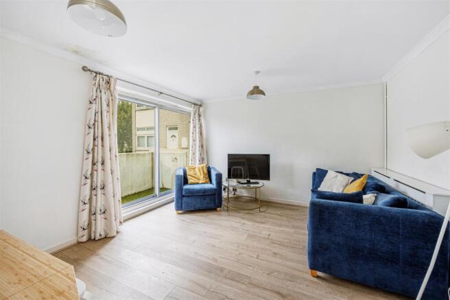 50 Bloomsbury Close-3.jpg