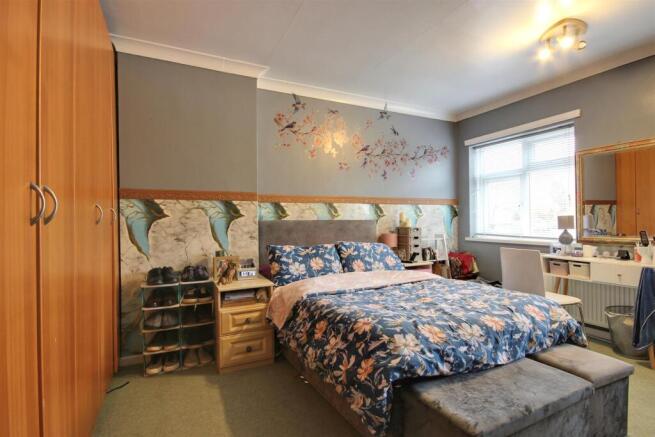 3 bed Apartment for sale Image 7