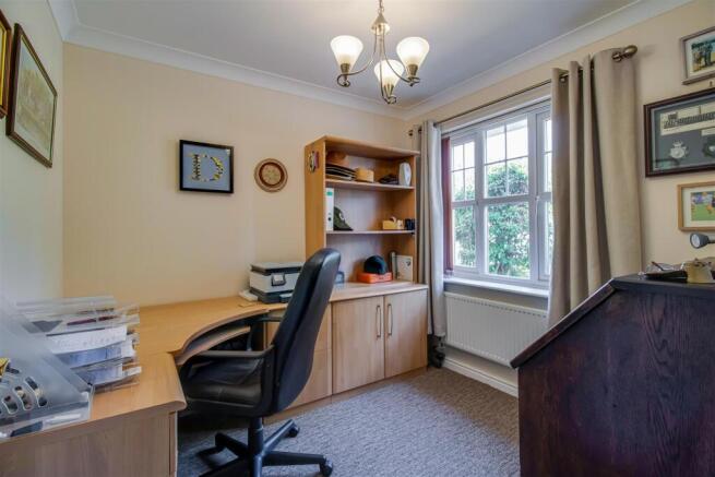 4 bed Detached for sale Image 5