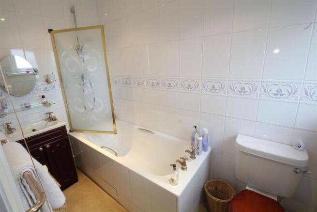 En suite bathroom