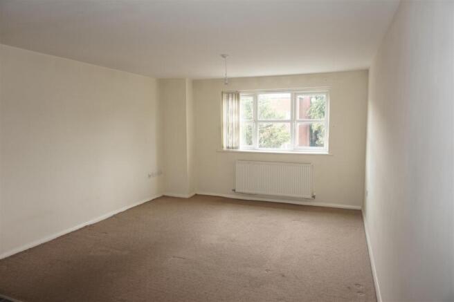 Open plan kitchen & living area
