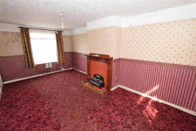 LOUNGE / DINING ROOM