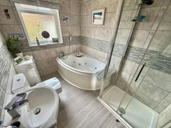 3 bed Semi-Detached Bungalow for sale Image 7