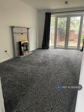 2 bed Terraced to rent Image 4