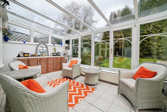 4 bed Semi-Detached for sale Image 11
