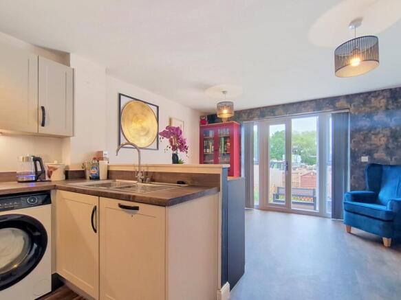 4 bed Town House for sale Image 5