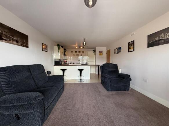 2 bed Apartment for sale Image 7