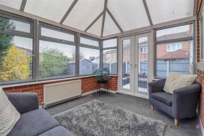 4 bed Detached for sale Image 9