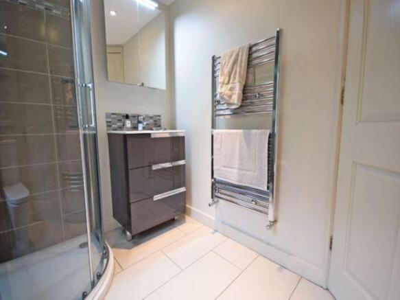 En-suite (Master bed