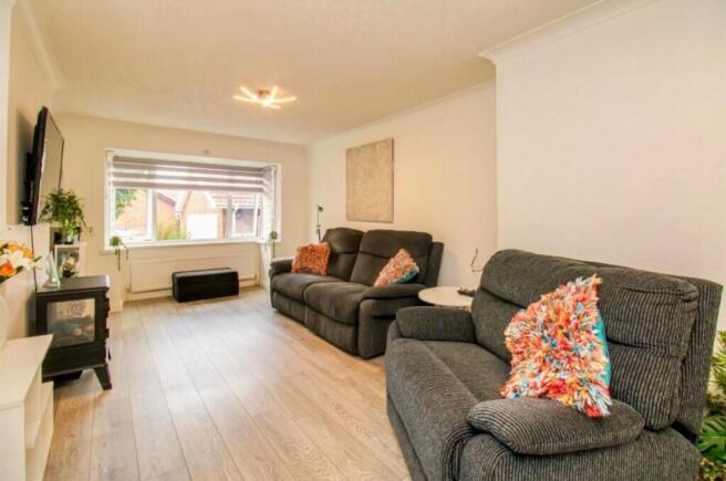 4 bed Detached for sale Image 7