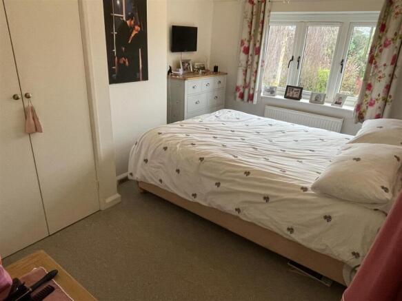 Bedroom 1.JPG