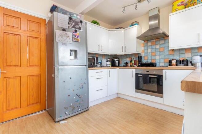 Kitchen pic 2.jpg