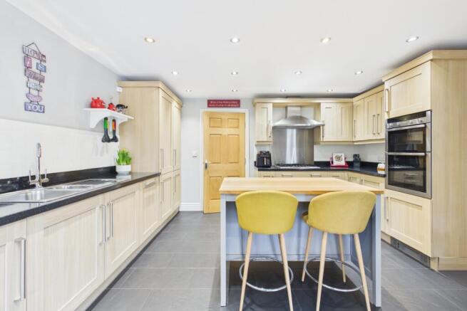 CAM03162G0-PR0415-STILL020