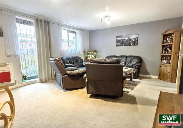 LIVING / DINING ROOM