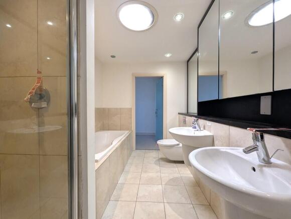 2 bed Apartment for sale Image 7