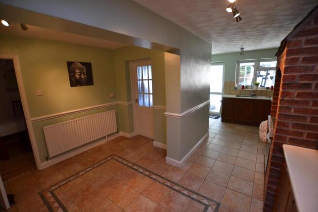 EXTENDED BREAKFAST KITCHEN
