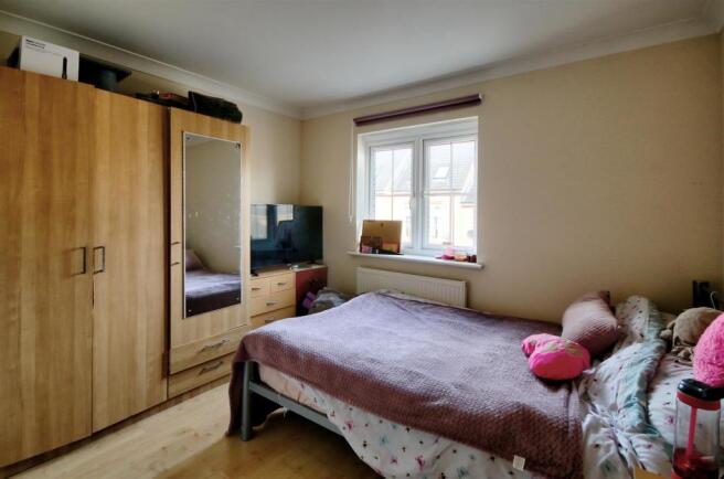 Bedroom 1.jpg