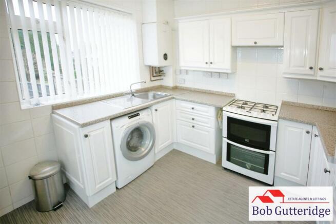FITTED KITCHEN / DINER