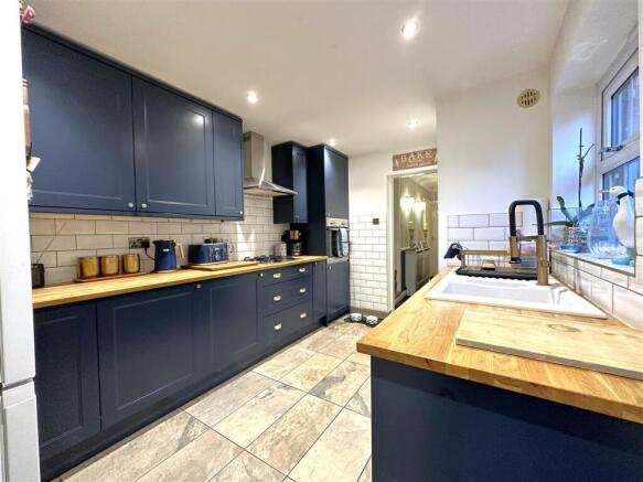 Stunning Modern Kitchen 622