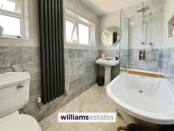 luxury bathroom