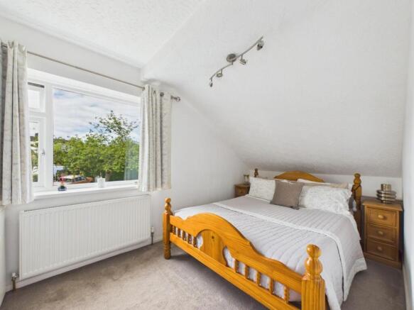 4 bed House for sale Image 8