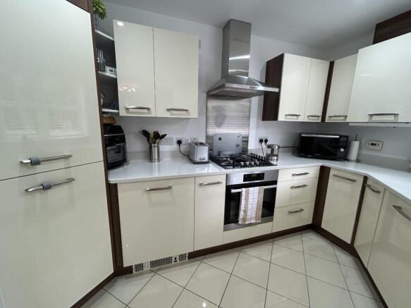 2 bed Apartment for sale Image 5