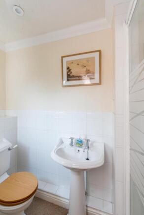 Ensuite to Bed 2